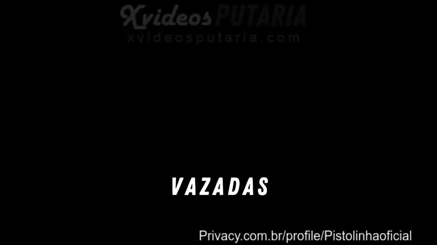 anao pistolinha pelado enchendo a buceta da casada de leite com o corno filmando anao gozando dentro